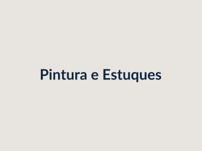 Interior pintado de branco após preparação das paredes e trabalhos de pintura.