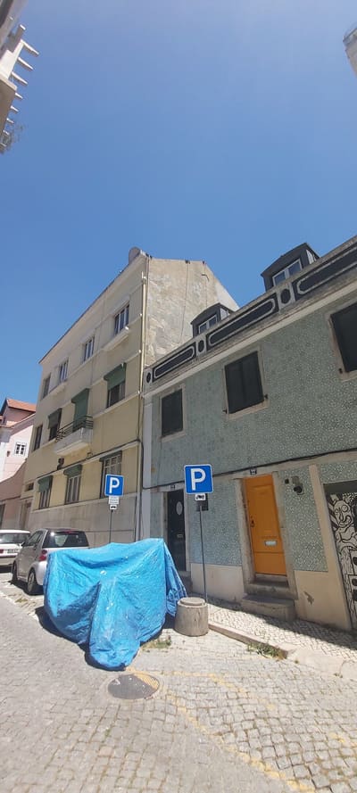 Fachada do prédio antigo em São Bento durante a intervenção.